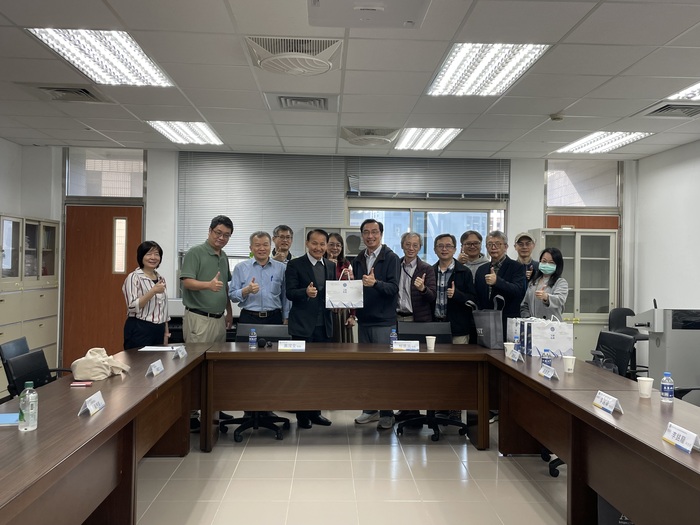 臺北市立松山家商校長暨師長蒞校參訪 為松商學子技職深造教育品質把關圖片