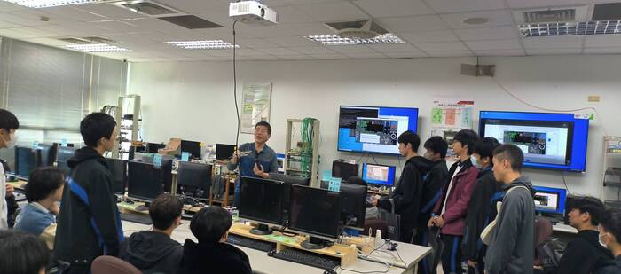 臺北市立內湖高級工業職業學校蒞校參訪 依群科體驗科大深造職類教育圖片