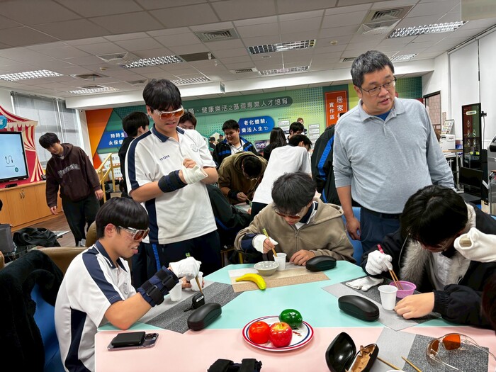 臺北市立內湖高級工業職業學校蒞校參訪 依群科體驗科大深造職類教育圖片