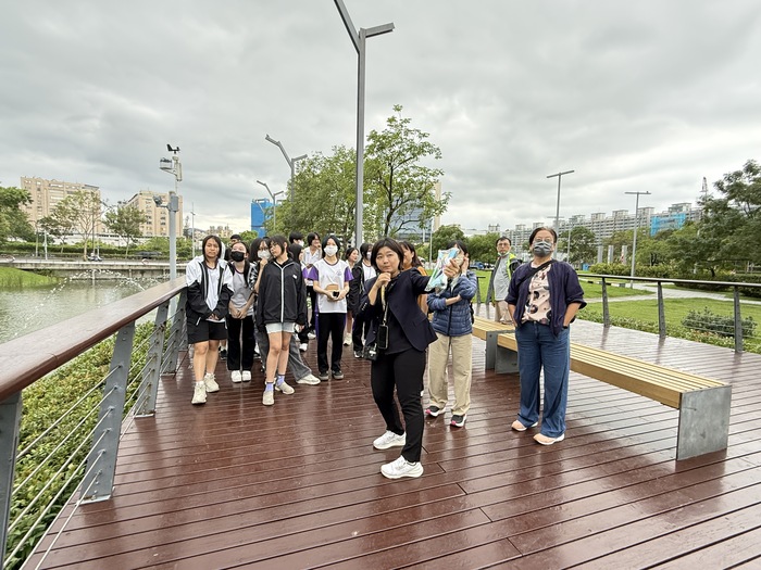 亞東科大攜手士林高商 師生跨界探討環境永續與技職體驗圖片