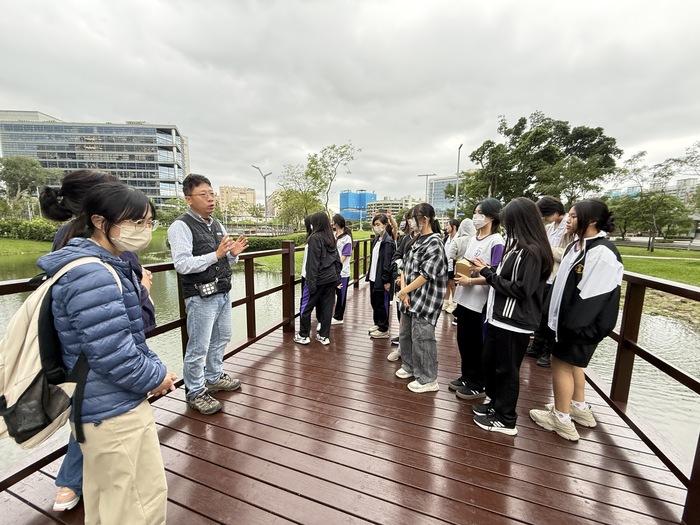 亞東科大攜手士林高商 師生跨界探討環境永續與技職體驗圖片