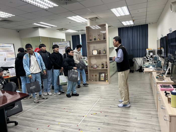 桃園市光啟高級中學蒞校參訪 電機科與資訊科職類認識圖片