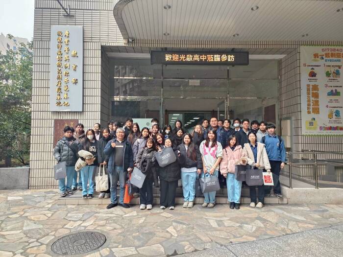 桃園市光啟高級中學蒞校參訪 電機科與資訊科職類認識圖片