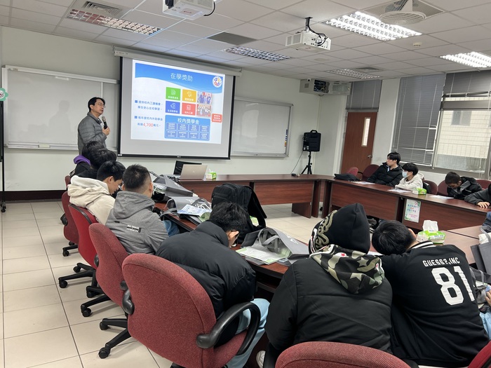 桃園市光啟高級中學蒞校參訪 電機科與資訊科職類認識圖片