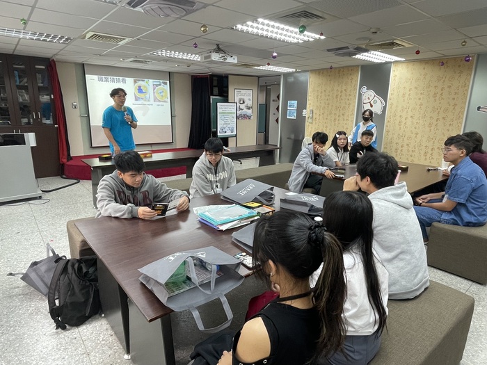 英語口說探索新職涯！亞東科大承辦新北職場英語體驗營 聚焦智慧紡織產業圖片